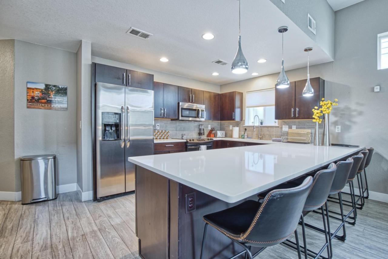 Modern Townhome Near Old Town, Breweries, & River! Φορτ Κόλινς Εξωτερικό φωτογραφία